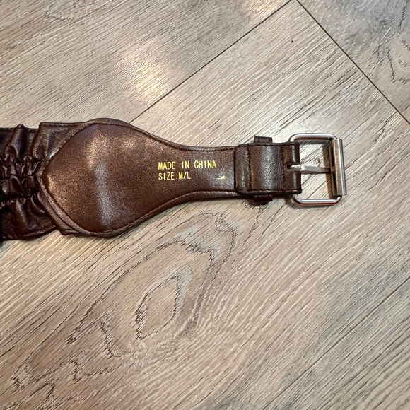 Womens Brown Ruched Elastic Wide‎ Fashion Waist Belt M/L Silver Buckle - Picture 2 of 4